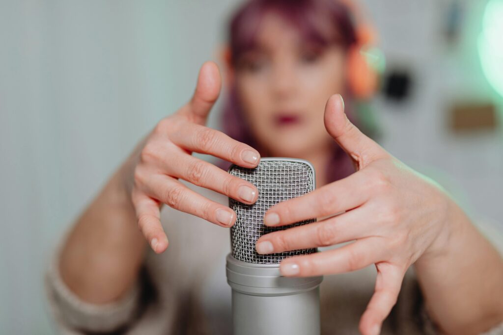 Influencers-is-with-their-mic-they-ready-to-do-Influencer Marketing